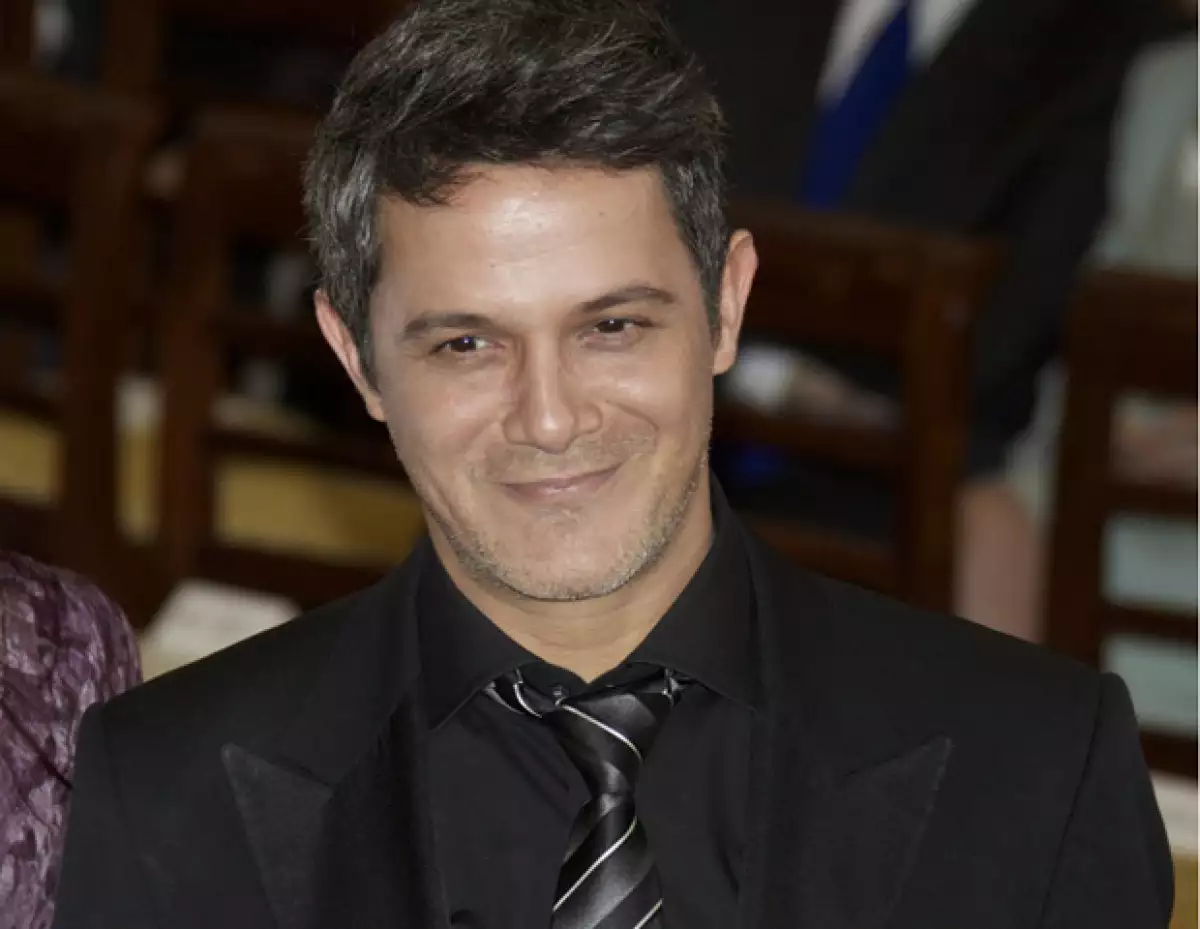 El cantante y Raquel Perera invitaron a familiares y amigos al bautizo de su hijo Dylan , éstos se llevaron una gran sorpresa cuando se percataron de que se trataba de su boda.