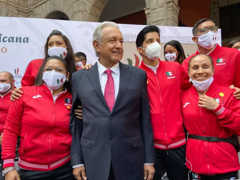 amlo-abandera-paralimpicos.jpeg