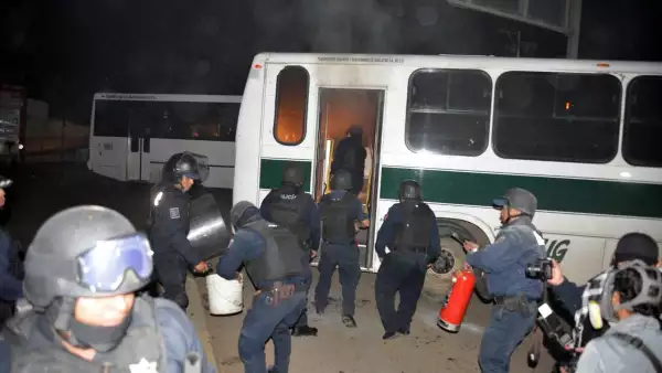 Tras la detención del dirigente de la CNTE se registraron enfrentamientos.