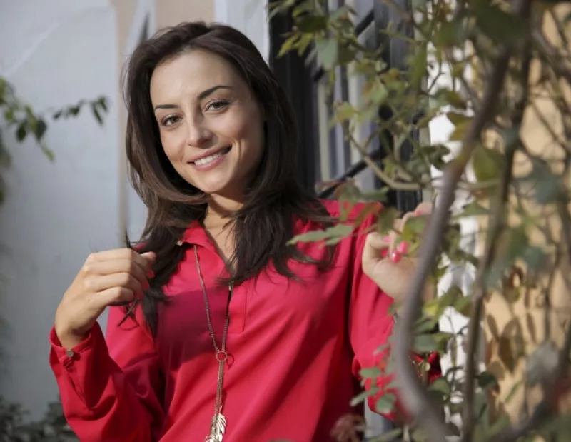 La actriz celebra los éxitos de Zuria Vega; entre los proyectos de la actriz se encuentra la película El Ciudadano Buelna, dirigida por Felipe Cazals.