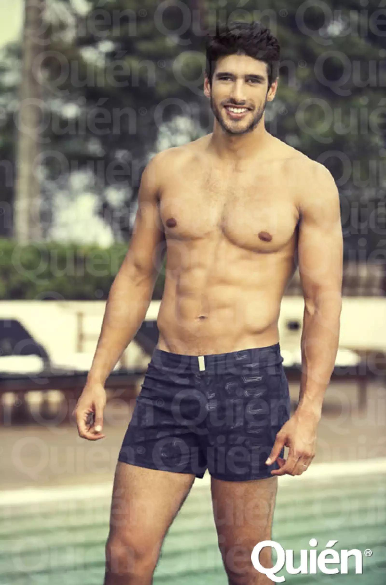 Gabriel Rojo de la Vega (Traje de baño: Vilebrequin.)