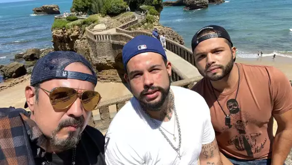 pepe-aguilar-con-emiliano-y-leonardo-aguilar.jpg