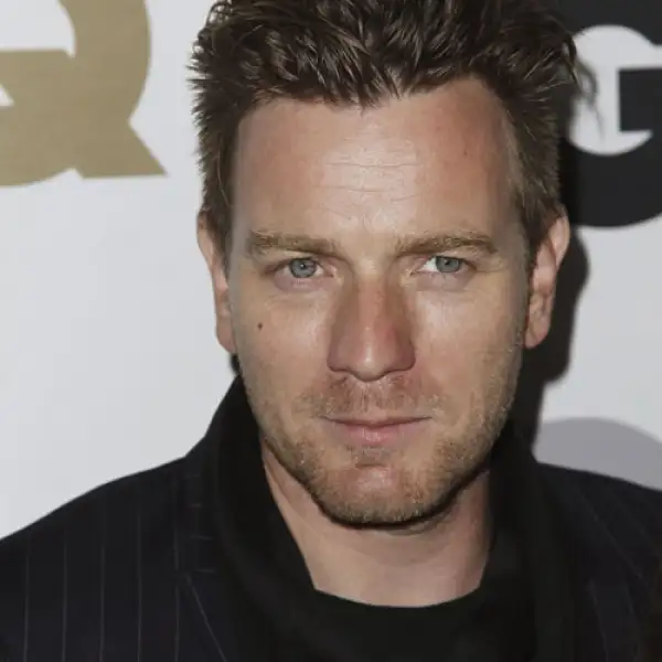 Evan Mcgregor en la premiación del Hombre del Año de GQ.