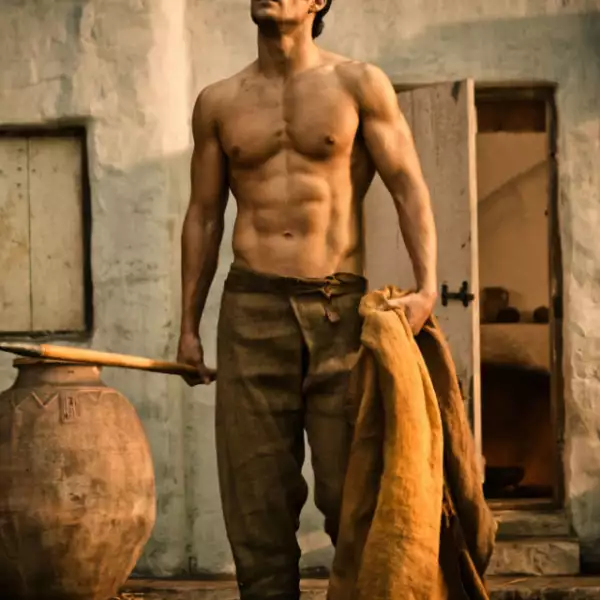 En Immortals, Henry interpreta a un semidios, y nosotros lo creemos perfectamente.