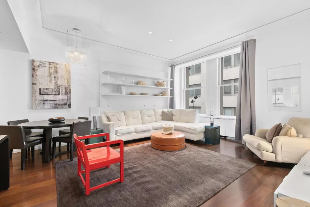 Interior de una de los departamentos en venta por The Velazquez Team en Nueva York.