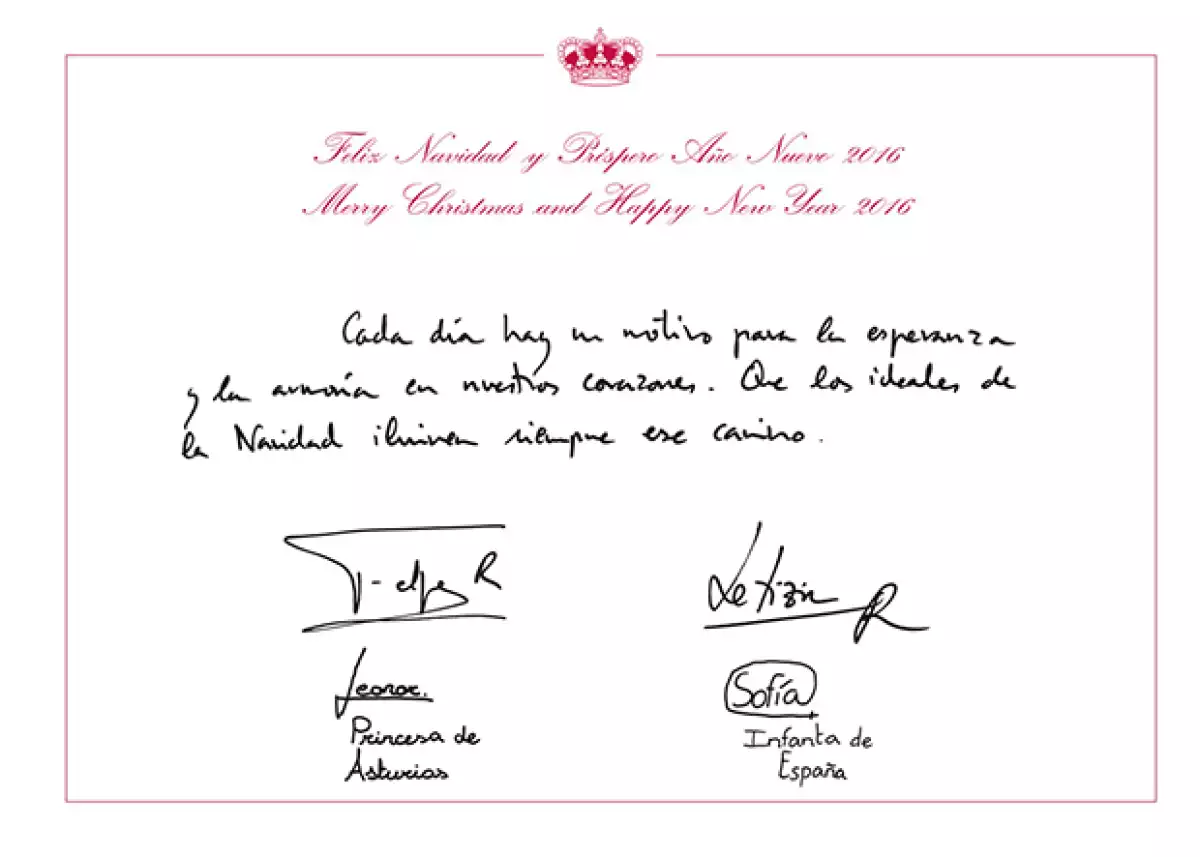 Los integrantes de la familia firmaron con su puño y letra la postal.
