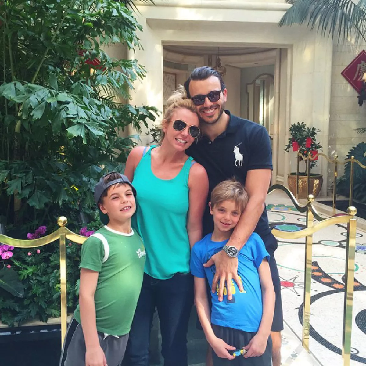 Britney parece estar pasando uno de los momentos más felices, y es que asegura estar muy enamorada de su novio, quien no pierde detalle de su carrera.