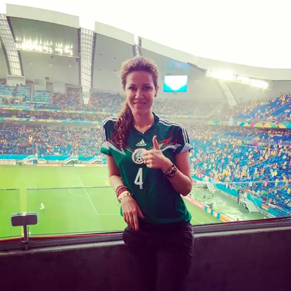 La atractiva Jaydy Michel, esposa de Rafa Márquez, compartió esta foto cuando apoyaba al Tri.