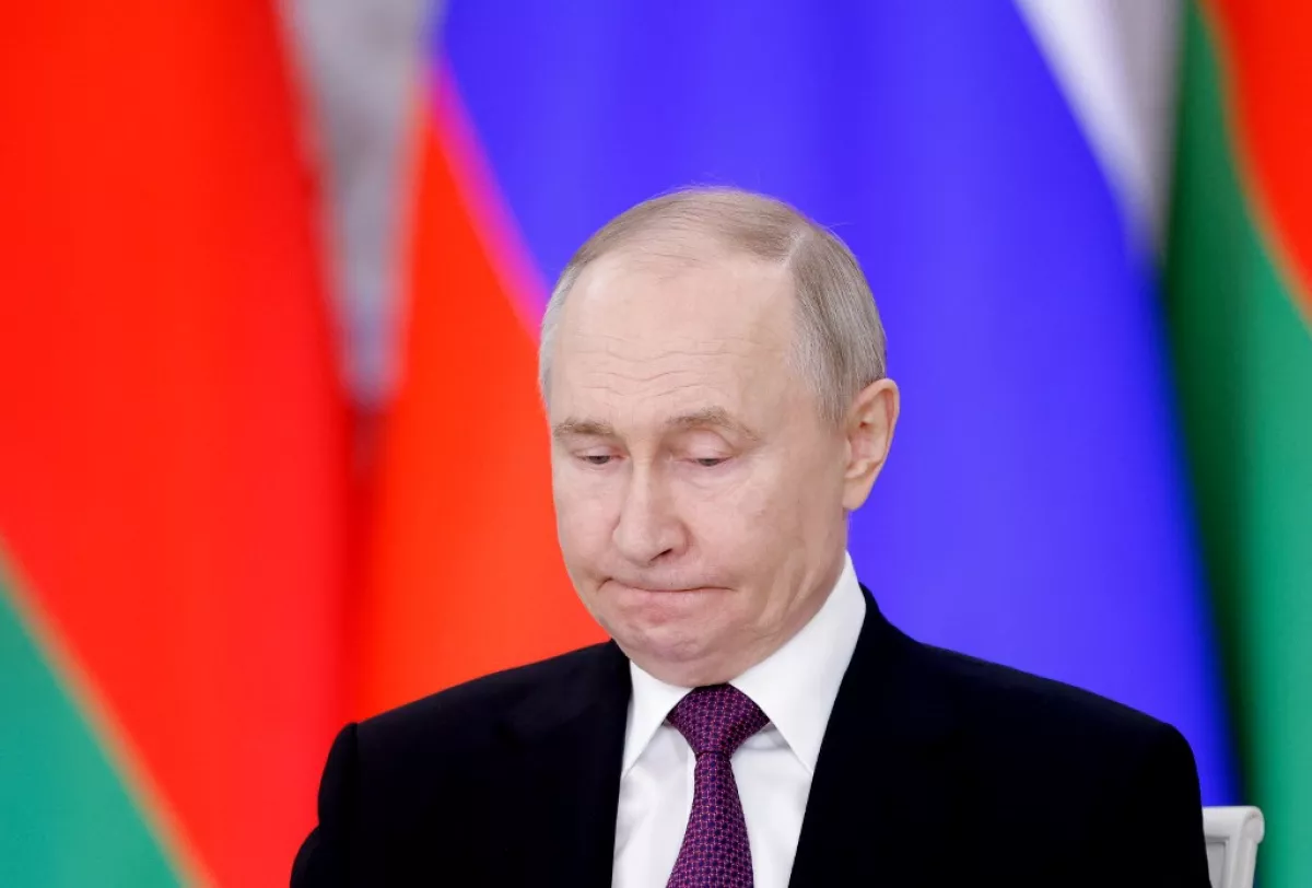 El presidente ruso, Vladimir Putin, asiste a una conferencia de prensa después de una reunión con su homólogo bielorrusa en el Kremlin de Moscú el 13 de marzo de 2025. (Imagen principal del artículo "Putin está a favor de una tregua con Ucrania, Zelenski tacha sus declaraciones de "manipuladoras"). 