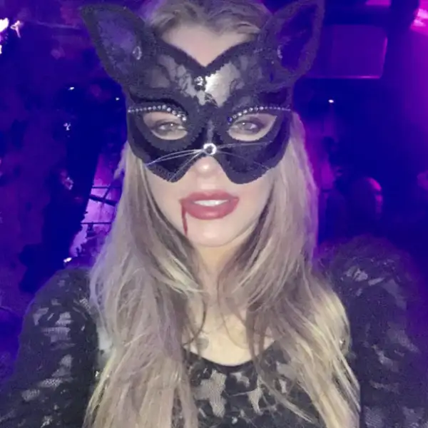 Lindsay encarna a la catwoman más sexy del mundo.