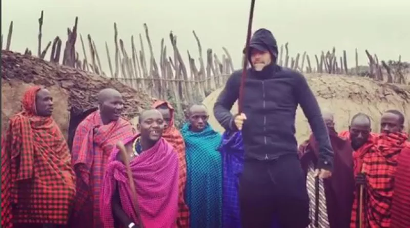 El cantante se encuentra actualmente en Tanzania junto a su pareja, el artista Jwan Yosef, y sus gemelos, con quienes ha visitado a una tribu masái.