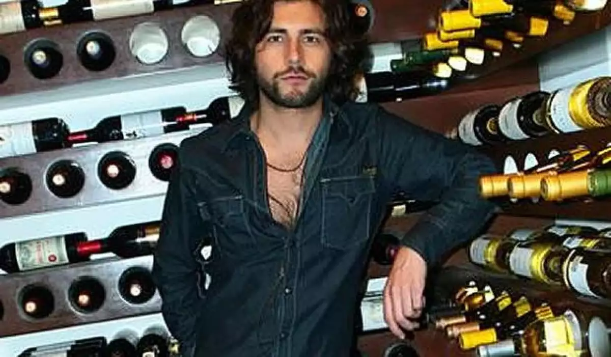 Su familia vive en León y el actor asegura que en el futuro le gustaría regresar a vivir allá.