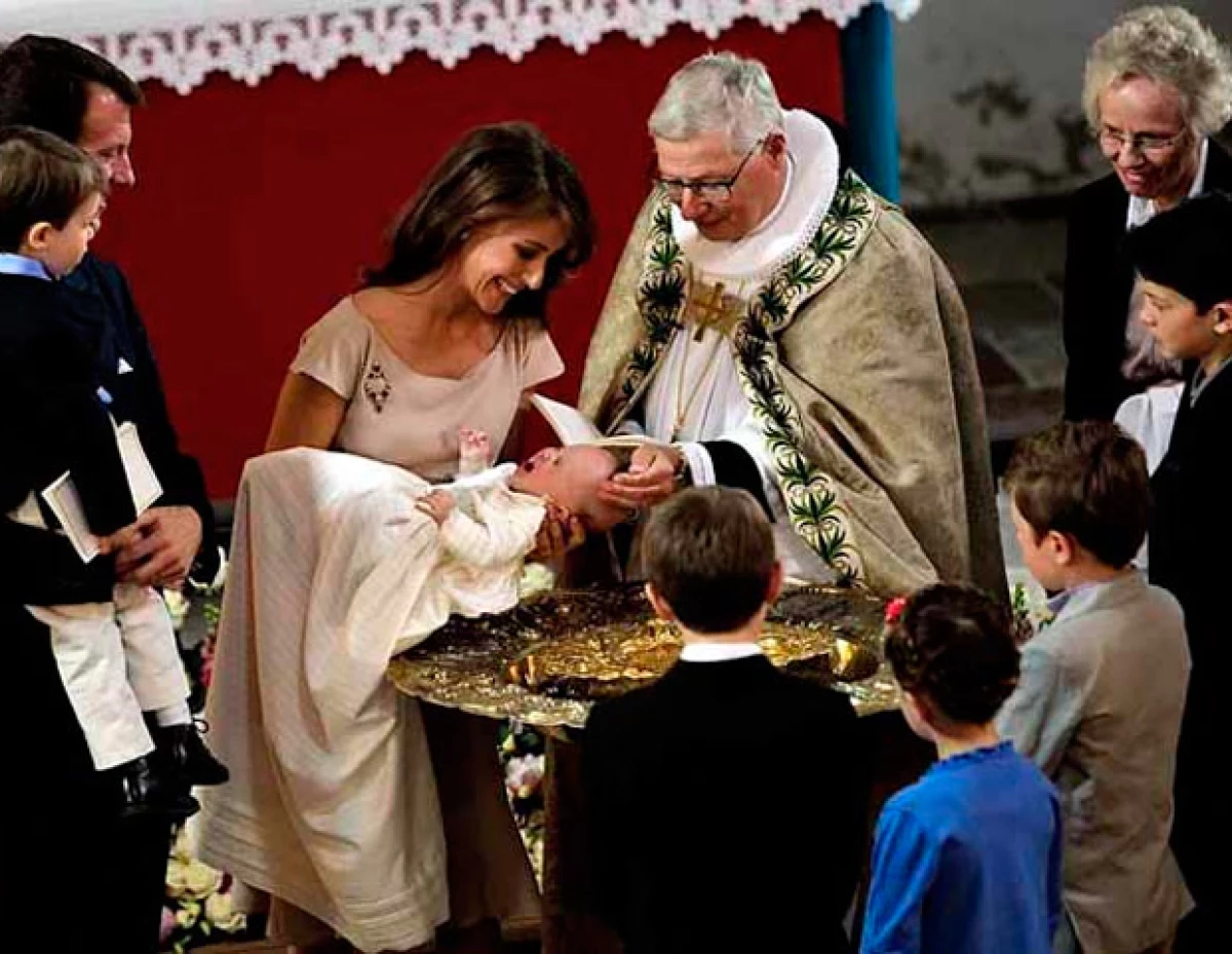 Hoy los príncipes de Dinamarca, María y Joaquín bautizaron a su hija, quien nació el 24 de enero y ocupa la décima posición como heredera al trono.