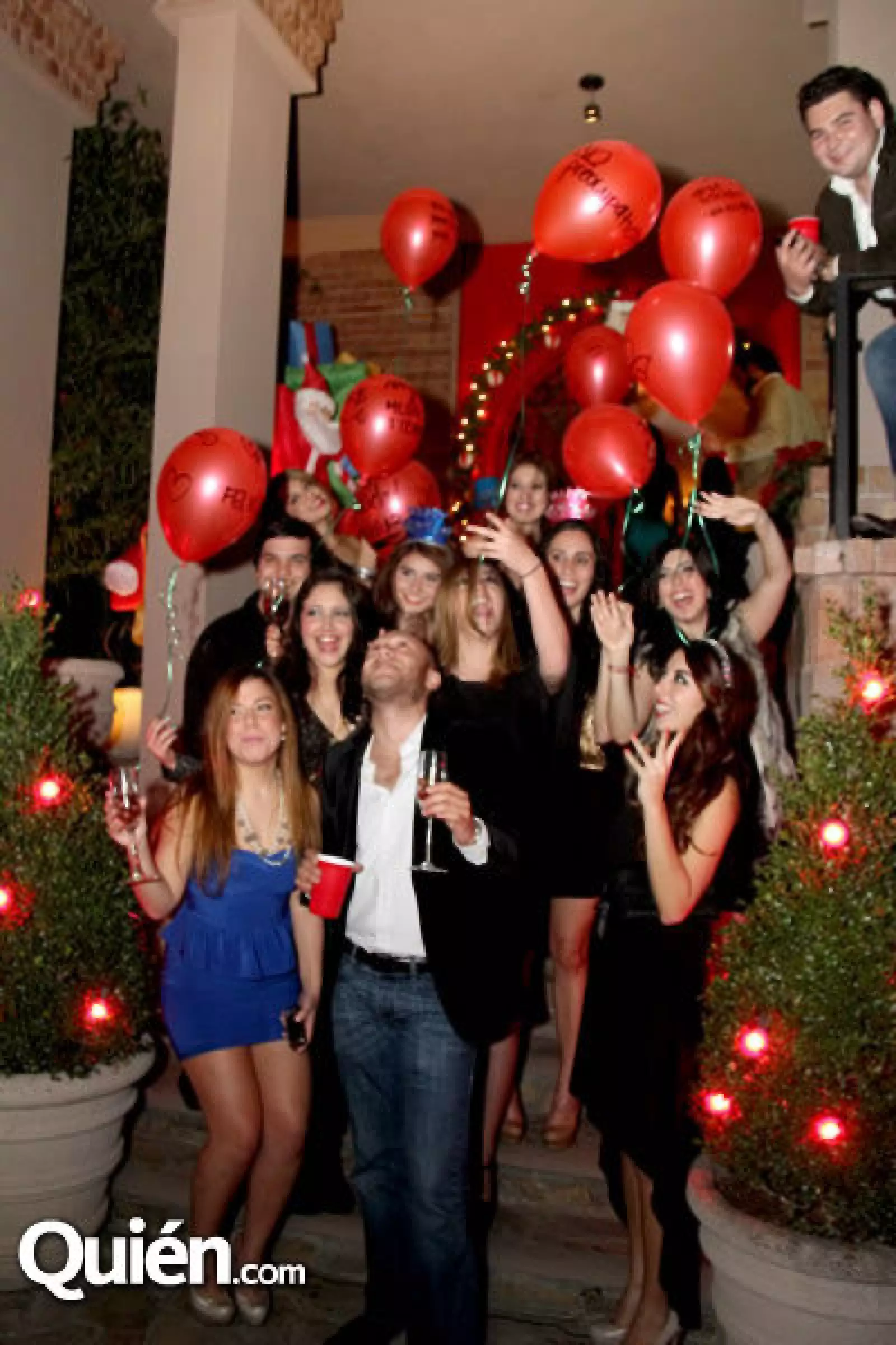 Christian Tafich Celebra Año Nuevo con sus amigos