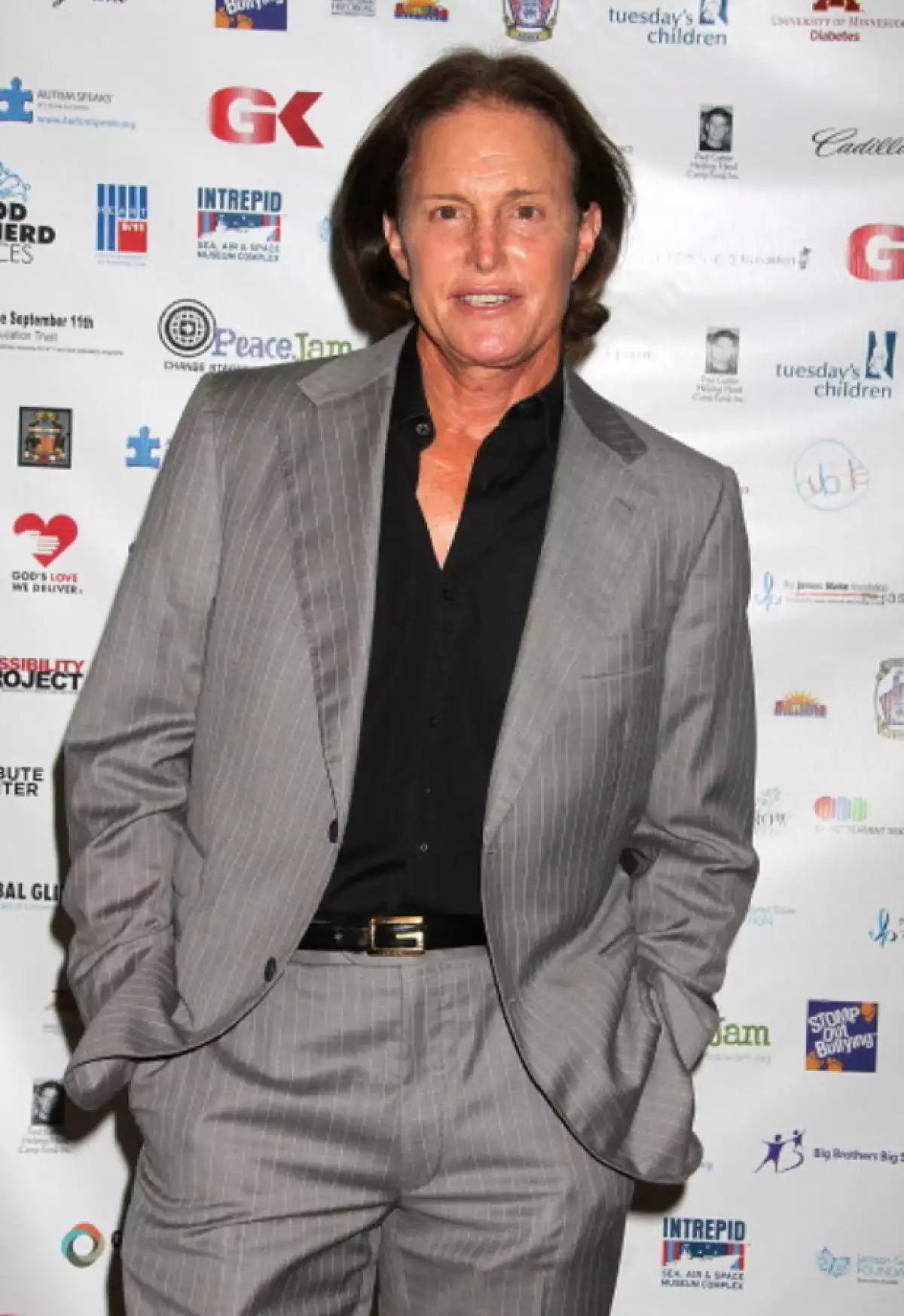 Luego de la significativa entrevista que Diane Sawyer hizo al ex de Kris Jenner se ha confirmado que su transformación será documentada para la televisión.