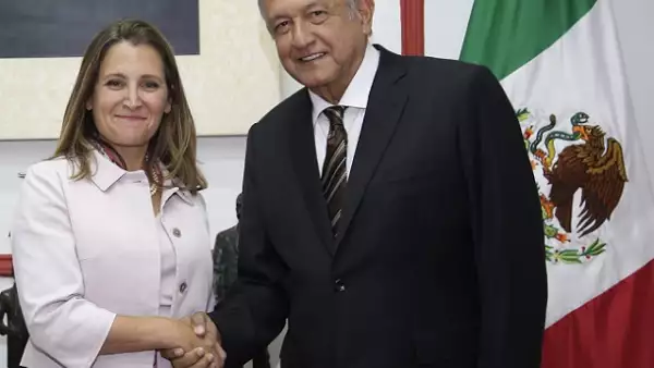 Chrystia Freeland, canciller canadiense, y Andr�s Manuel L�pez Obrador