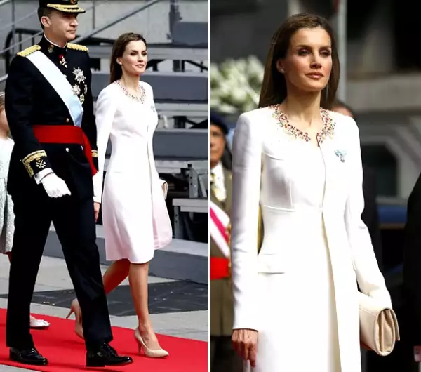 Un diseño en blanco de Felipe Varela fue la elección de Letizia para su estreno como Reina.