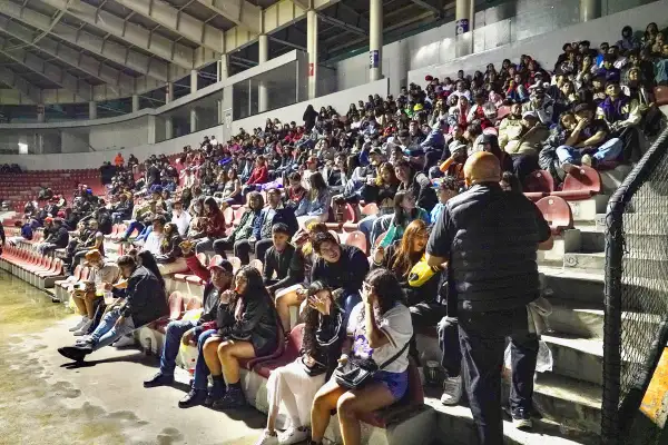 Público en las gradas del Fray Nano