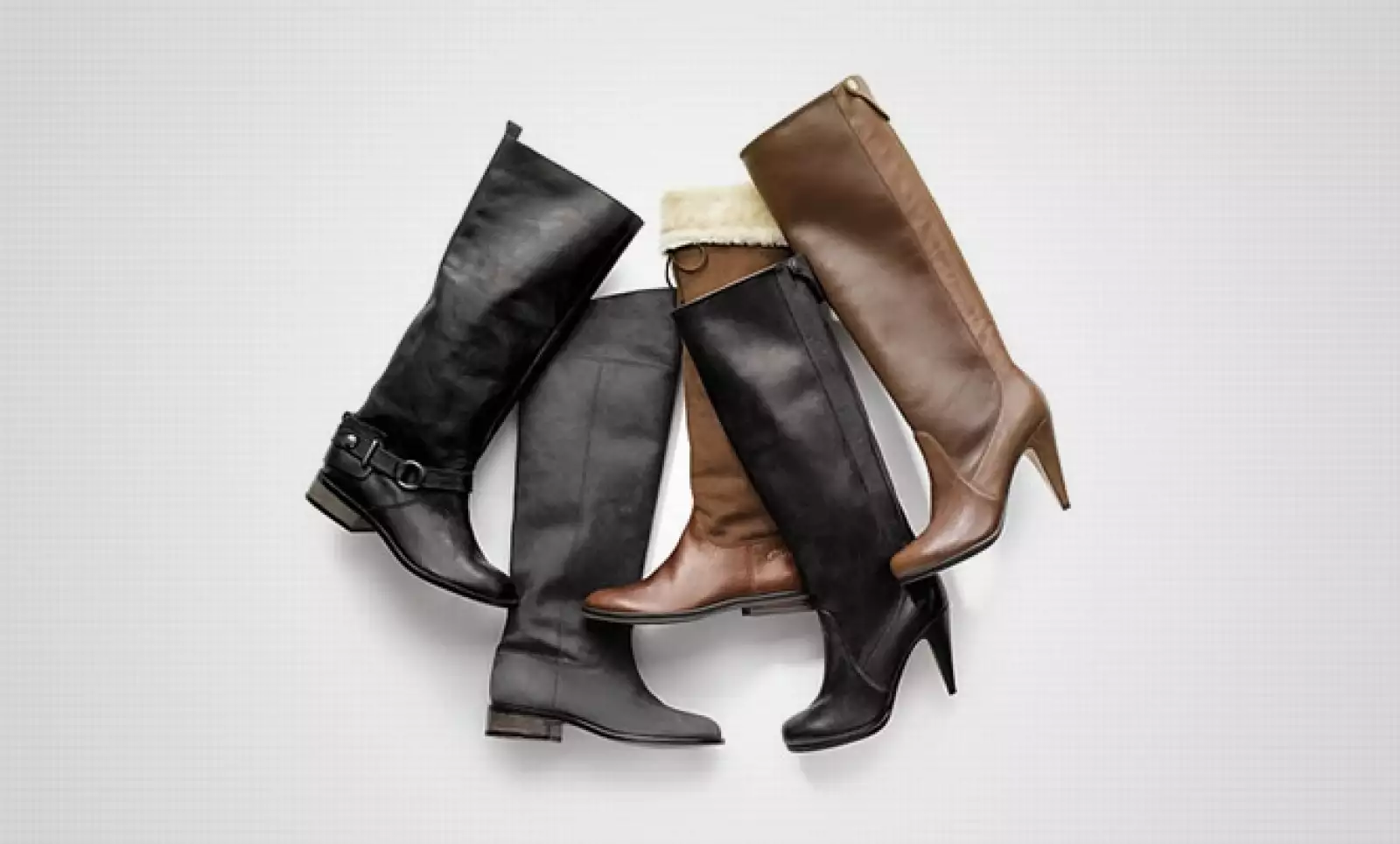 Las botas con diferentes estilos, entre la gamuza y la piel, son parte de la propuesta de la firma de Nueva York.