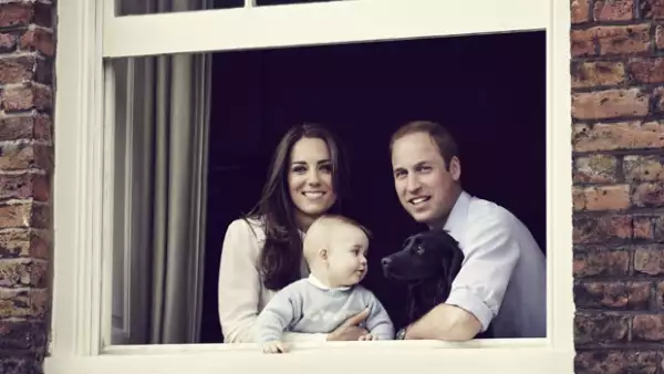 Así luce el primogénito de los Duques de Cambridge a sus 8 meses de edad. La imagen fue tomada una semana antes de que partan juntos a su viaje por Australia.
