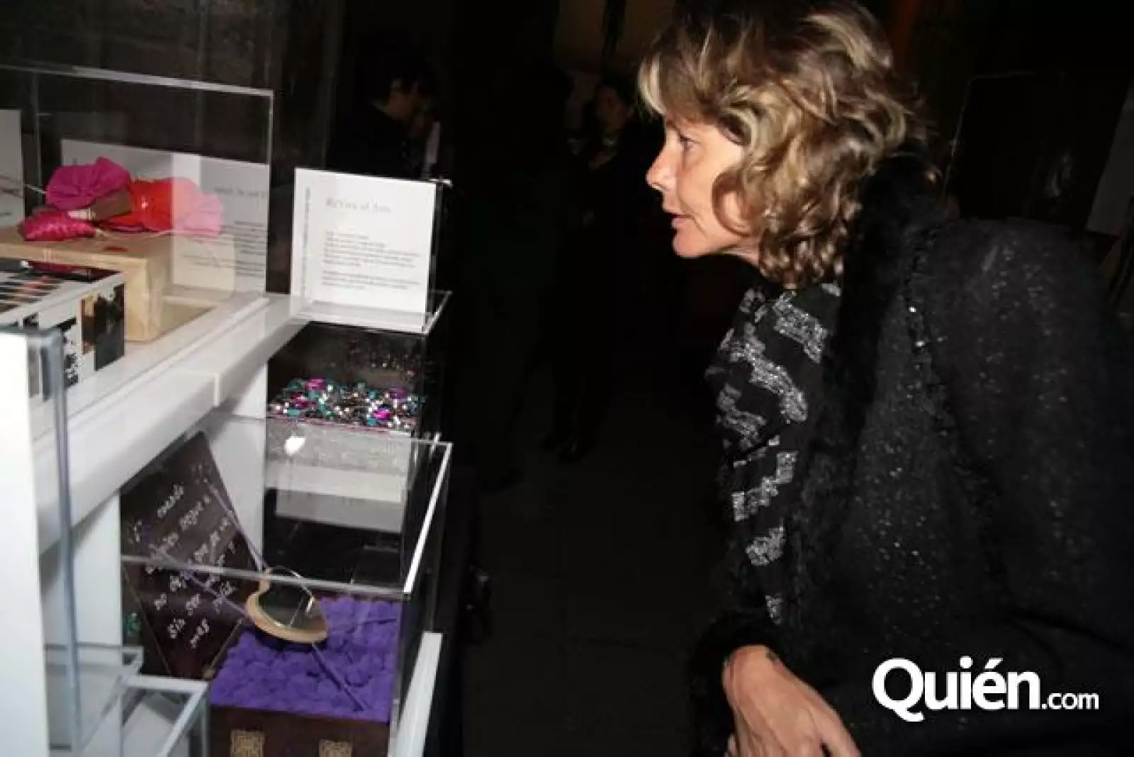 Cajas en subasta revive el arte