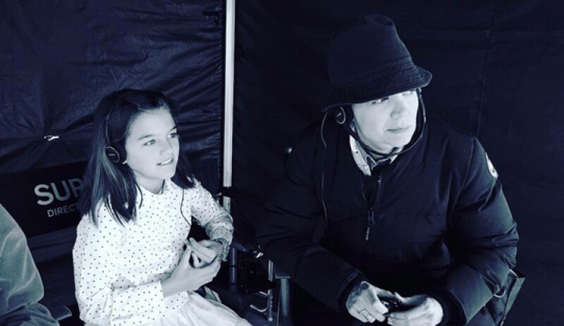 La actriz, quien siempre ha cuidado de no mostrar a su hija, decidió ahora compartir con sus seguidores una imagen en la que vemos a la pequeña acompañándola en el set.