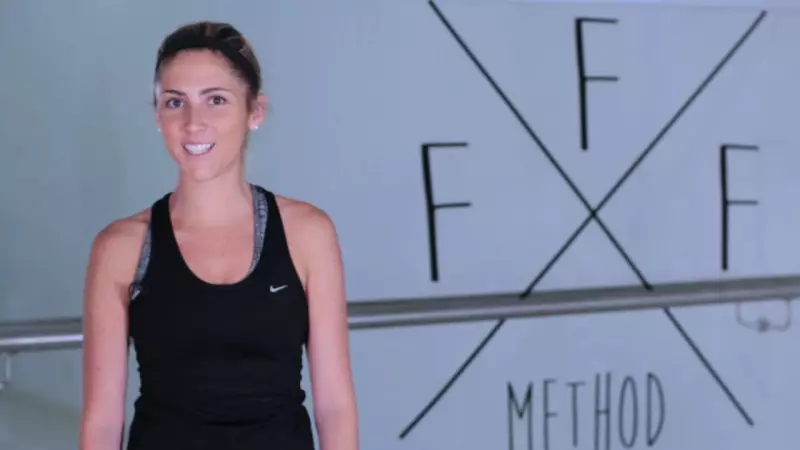 Sin gimnasios ni aparatos, Fer Rendón te enseña esta rutina que puedes hacer desde donde sea para tener glúteos perfectos.