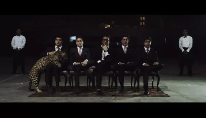 Una de las jóvenes que participó en el video confiesa que tanto ella como las otras modelos eran solo "una silla que alquilaron" los alumnos, además de que su actitud fue igual que la del clip.