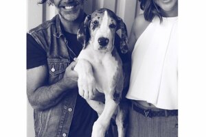 La novia de "El Potrillo" decidió regalarle un gran danés en su cumpleaños.
