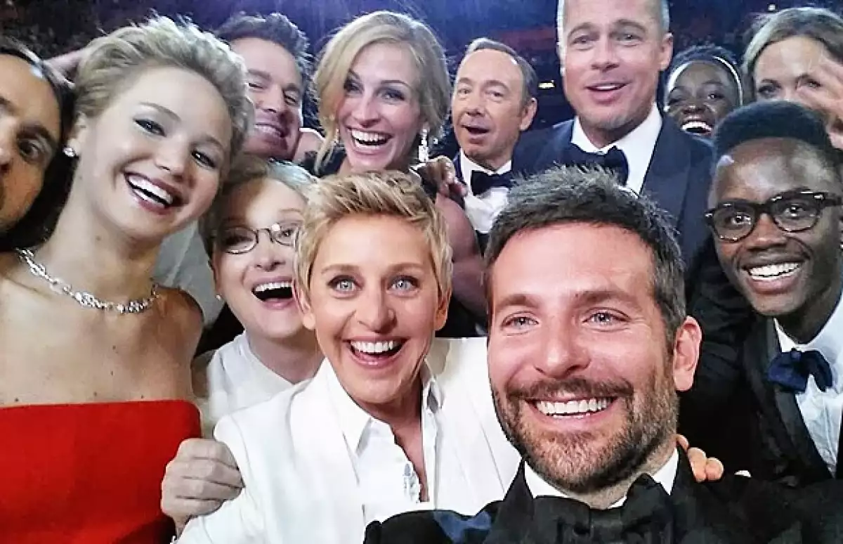 A más de un año del éxito que tuvo la selfie de celebridades en la entrega de los Oscar 2014, el actor reveló en el show de Ellen la historia detrás de la popular imagen.