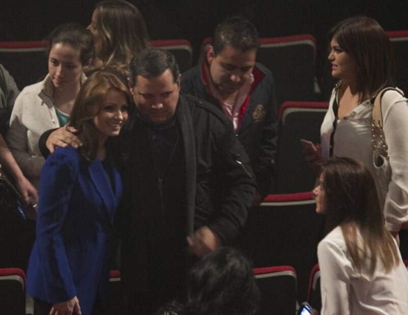 La primera dama, Angélica Rivera, se fotografió con muchos asistentes.
