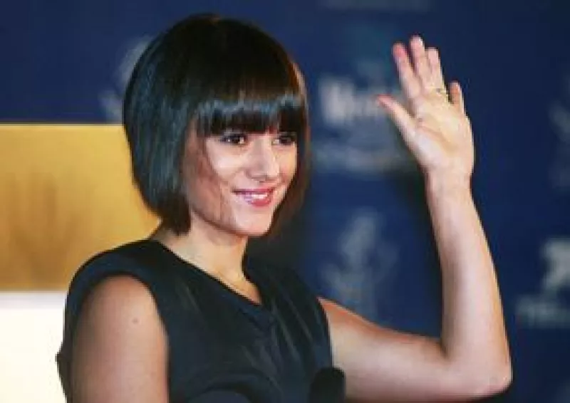 La cantante francesa cautivó al público hidrocálido al dirigir algunas palabras en español, lengua que no domina.