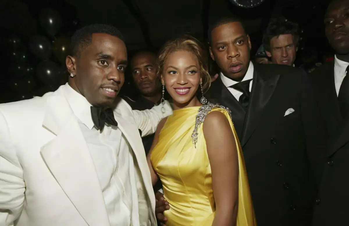 Foto de P. Diddy, Beyoncé y Jay-Z en una fiesta en 2004.