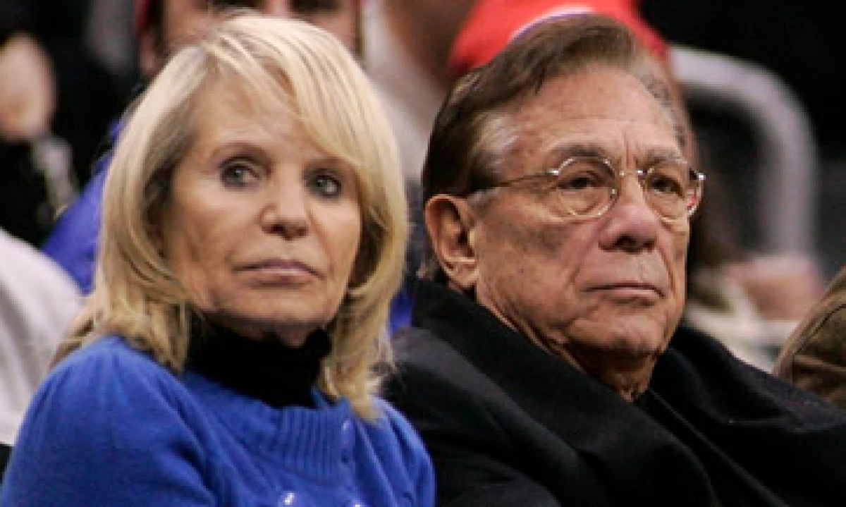 Donald Sterling aún no ha presentado una demanda contra su esposa Shelly Sterling (izquierda) por la venta del equipo de basquetbol. (Foto: Reuters)