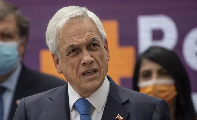 El presidente de Chile, Sebastián Piñera, habla durante una conferencia de prensa en el palacio de La Moneda en Santiago, Chile. 