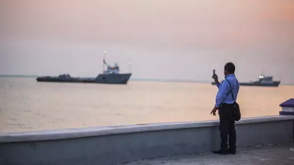 Las grandes embarcaciones apenas requieren de personal para mantenerse a flote, dejando a muchos trabajadores en tierra, esperando una oportunidad.