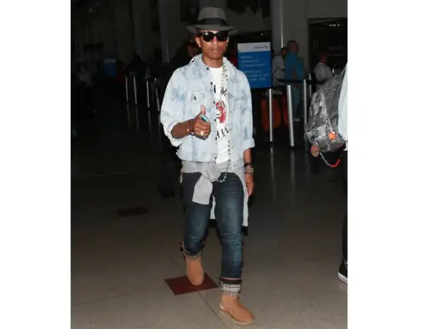 Pharrell Williams siempre ha demostrado estilo, usando piezas fuera de lo común.