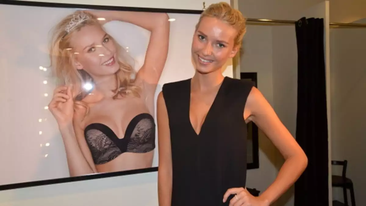 adriana cernanova wonderbra