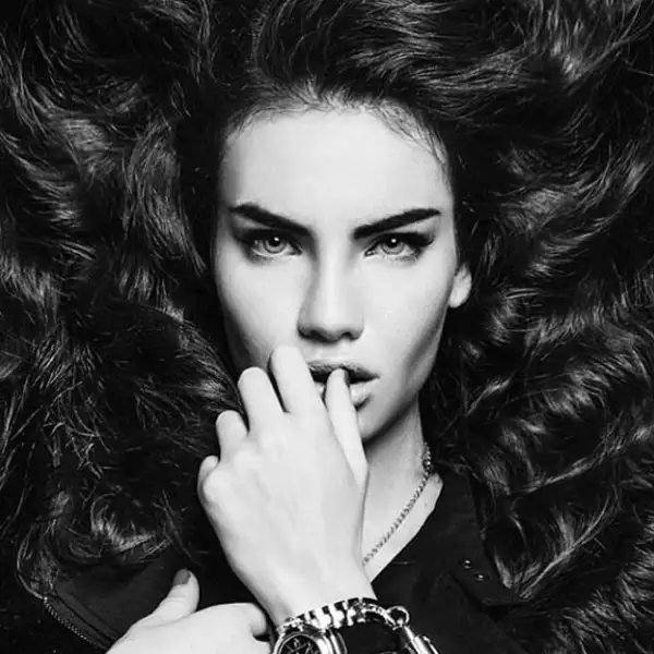 Si todavía no te habías enamorado de una taparía, después de conocer a Ayari vas a caer rendido a sus pies.