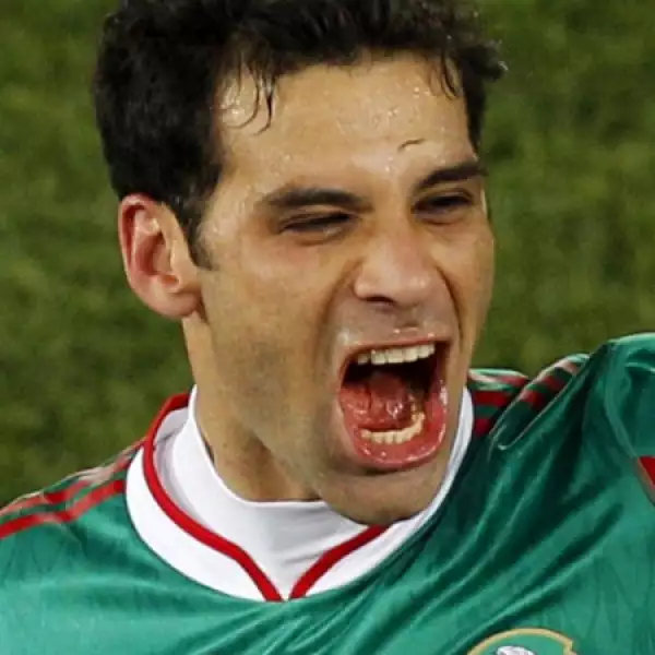 Rafa Márquez también celebra la anotación de El Chicharito.