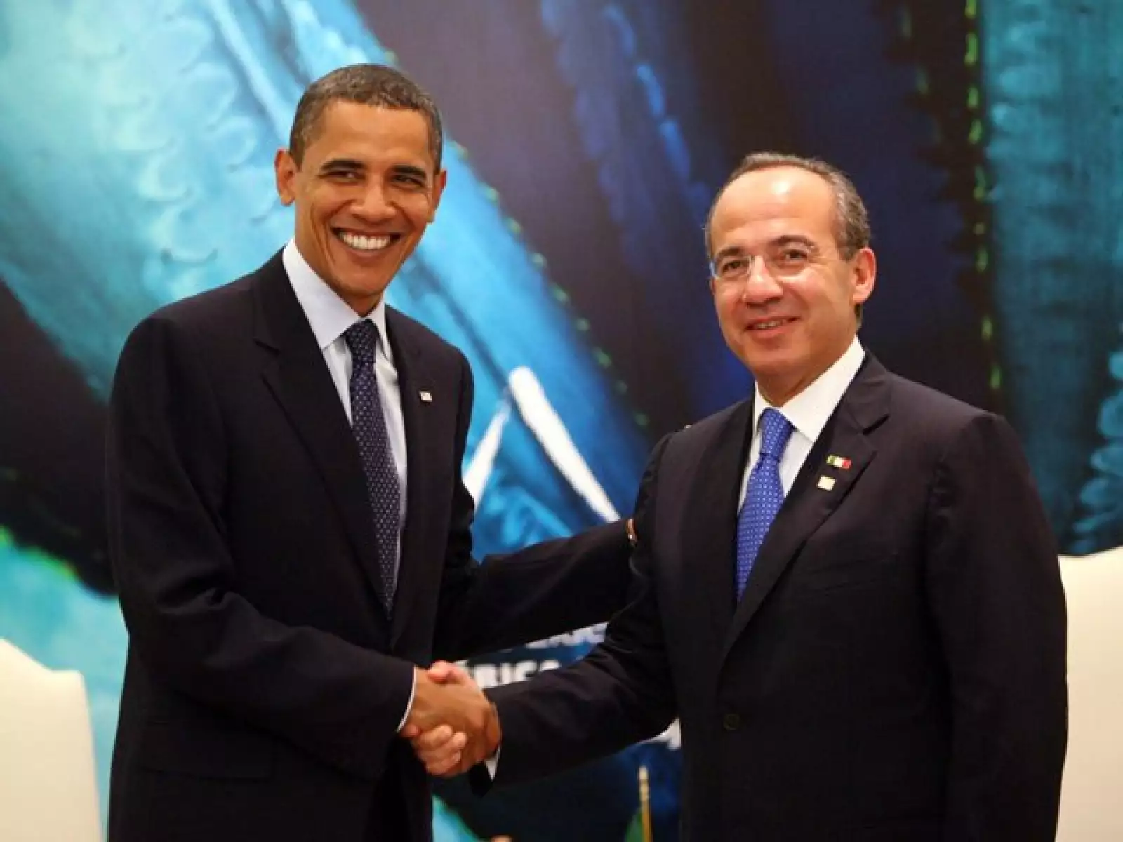 Los mandatarios de México, Felipe Calderón, y de Estados Unidos, Barack Obama, previo a la reunión bilateral prevista como parte de la agenda de la Cumbre de Líderes de América del Norte.