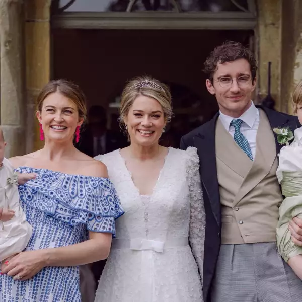 Caspar-Jopling-junto-a-sus-hermanas