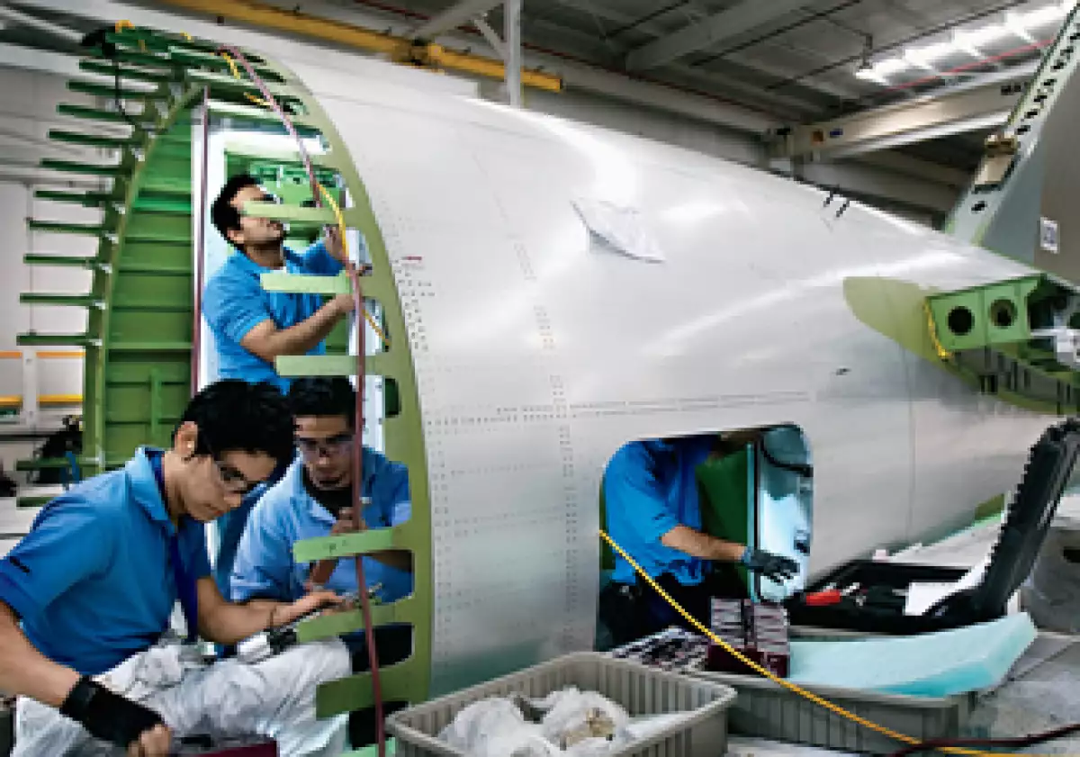 En Querétaro se fabrican los fuselajes, los arneses eléctricos y las alas del Learjet 85. (Foto: Alfredo Pelcastre / Mondaphoto)