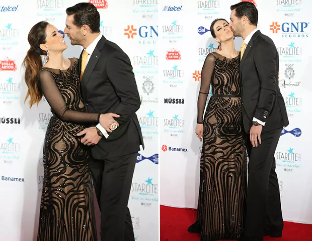 La pareja lució muy enamorada durante el evento.