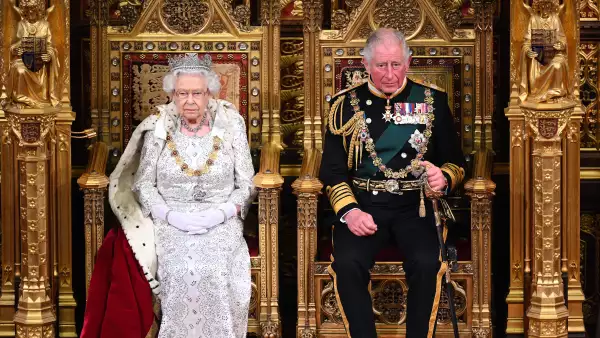 Reina Isabel II y el príncipe Carlos