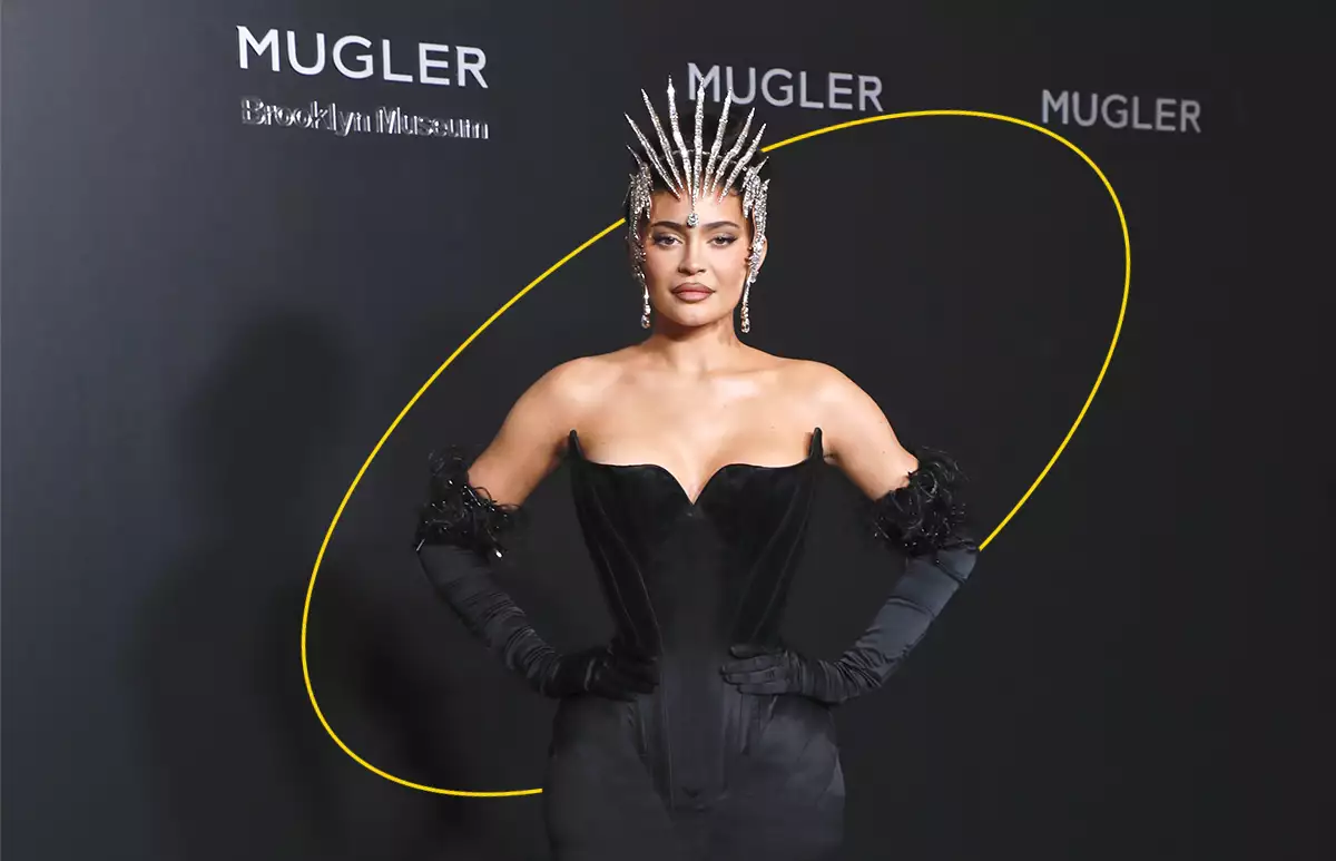 kylie-jenner-mugler-stormi.jpg