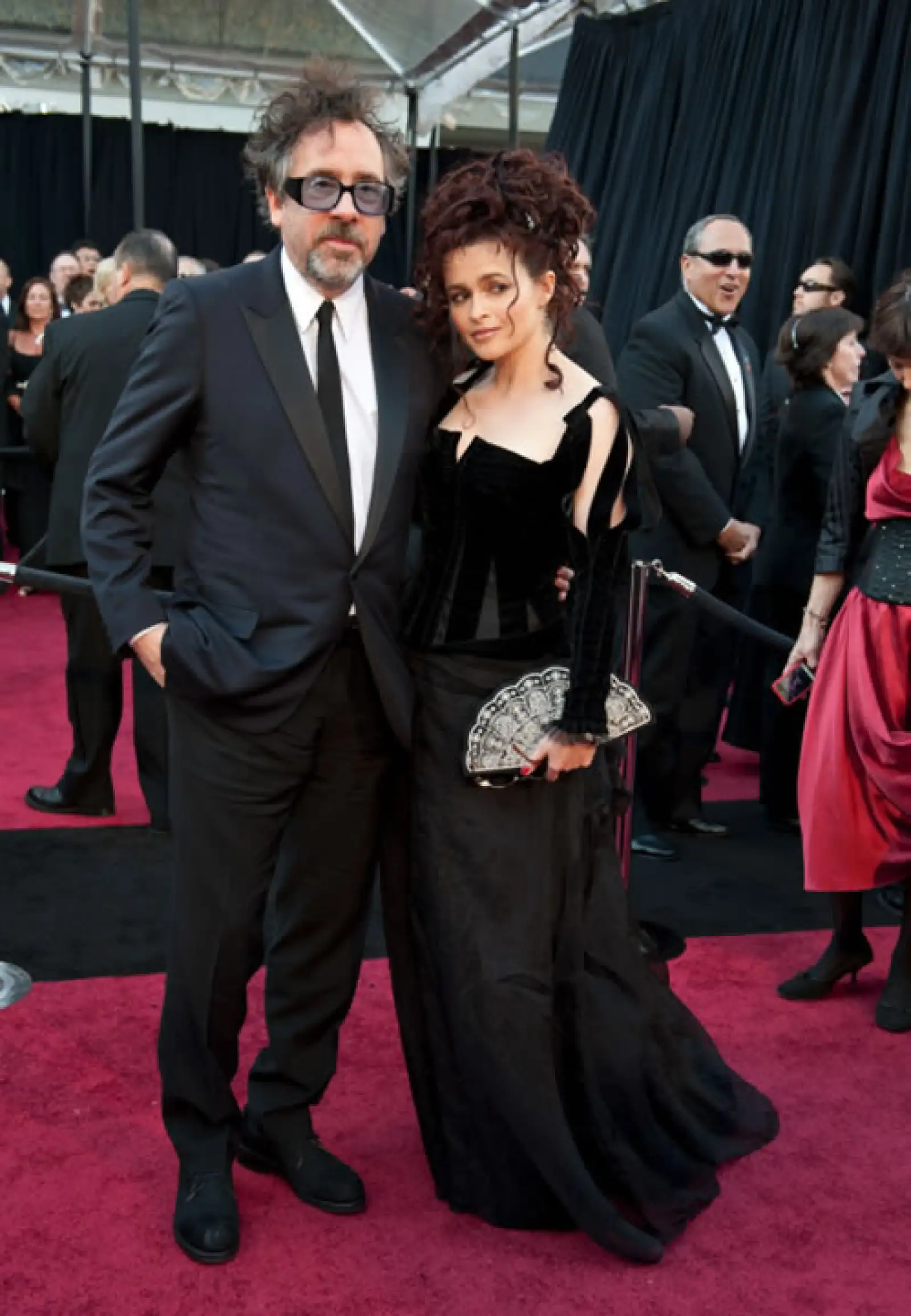 Tim Burton and Helena Bonham Carter eran un caos en la alfombra roja.