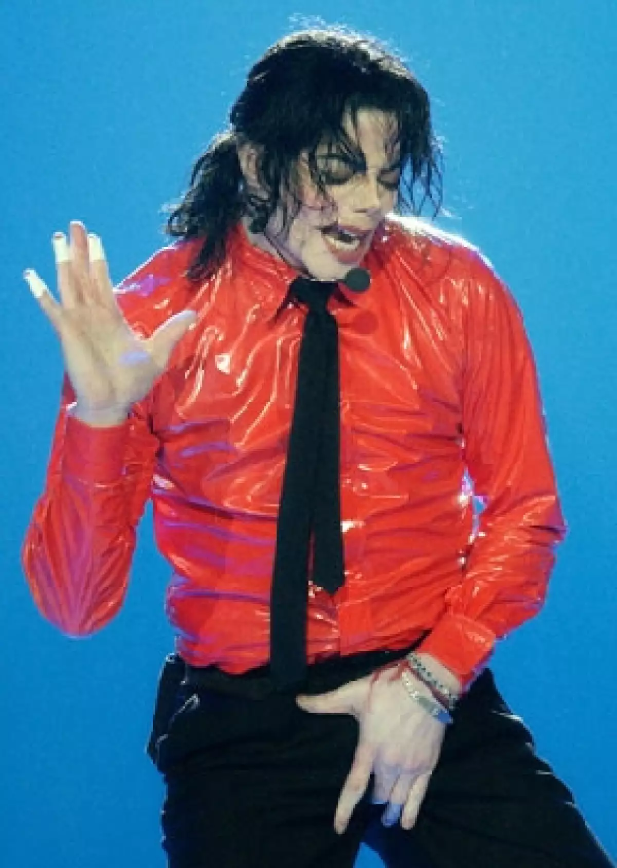 Las imágenes fueron captadas en 1999 por el fotógrafo francés Arno Bani para ilustrar el disco "Invincible", que el "Rey del Pop" (1958-2009) publicó en 2001.