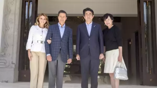 Este fin de semana, durante la visita oficial del primer ministro de Japón, Shinzo Abe, y su esposa Akie Abe, la primera dama lució un tono rubio en el pelo.