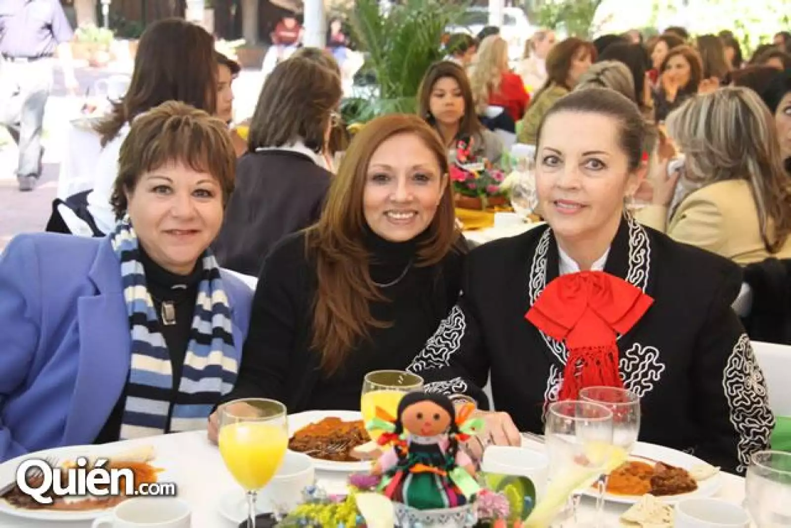 Desayuno Homenaje Desfile trajes de ?ca